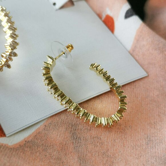 Kendra Scott - Juliette - Gold White Crystal Oval Hoop Earrings - Picture 3 of 3